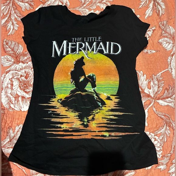 Disney ~ Graphic T-Shirt - Picture 1 of 2